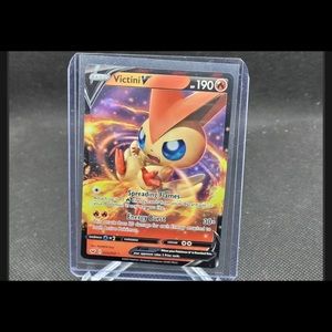 Victini V 025 Near Mint - Sword & Shield Pokemon 2020